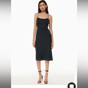 Wilfred Silky Dress 🤍